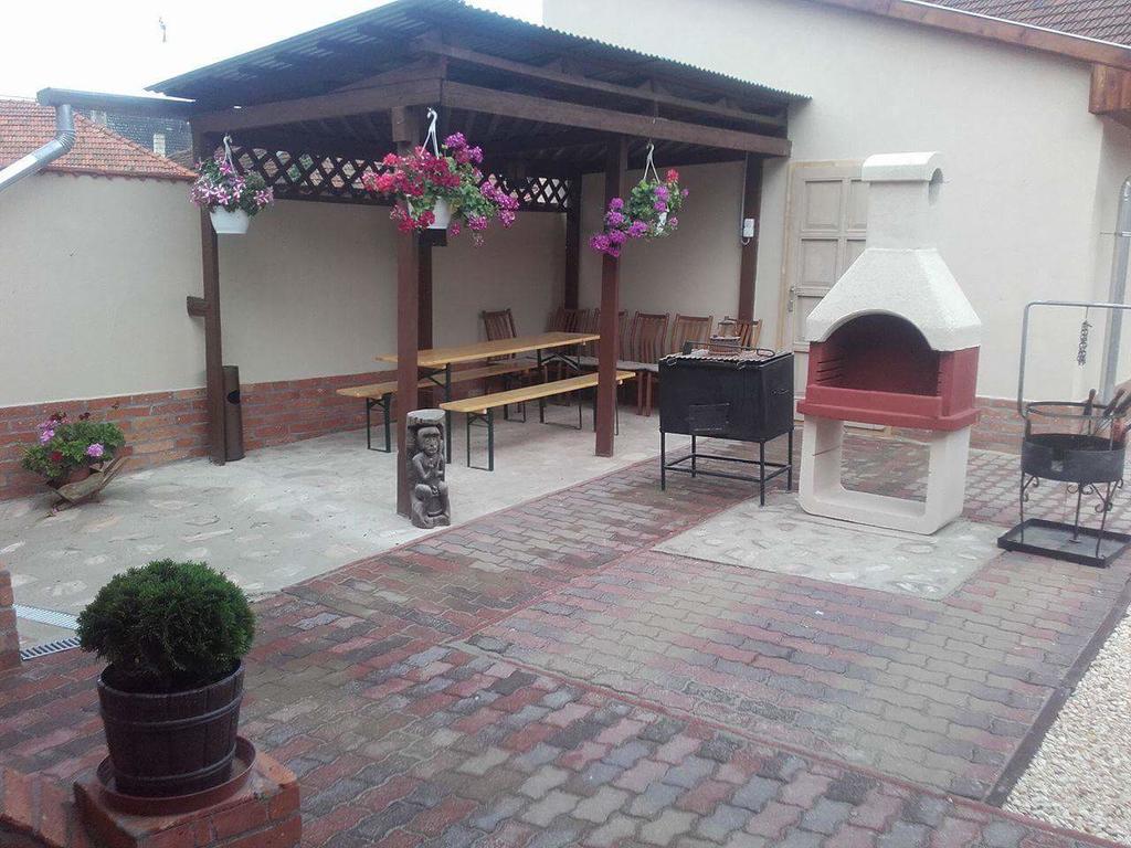 Hotel Reka Vendeghaz Tokaj Exterior foto